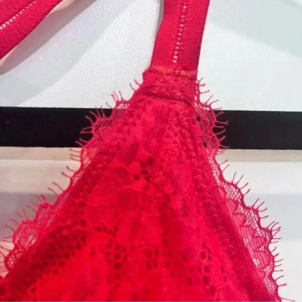 Aerie lace padded lined bra bralette criss cross straps triangle cutout detail - Picture 8 of 8